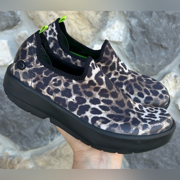 OOFOS Shoes - Oofos OOmg Eezee Low Sneakers Womens 6.5 Recovery Shoes Leopard Print Cushioned